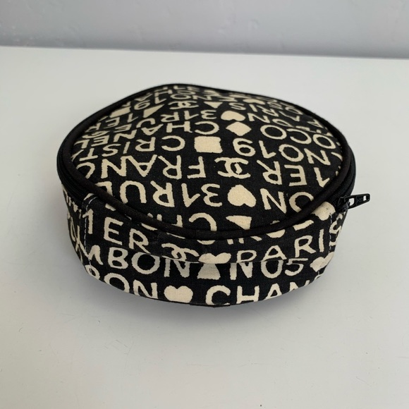 Auth VTG CHANEL 1991 Cosmetic Bag - Picture 2 of 8